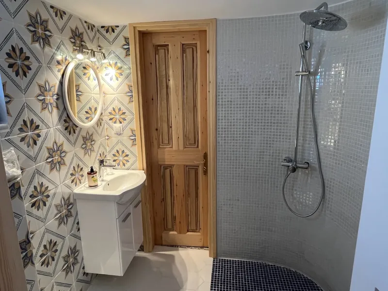 Amalia Garden Apartment, Badezimmer 1